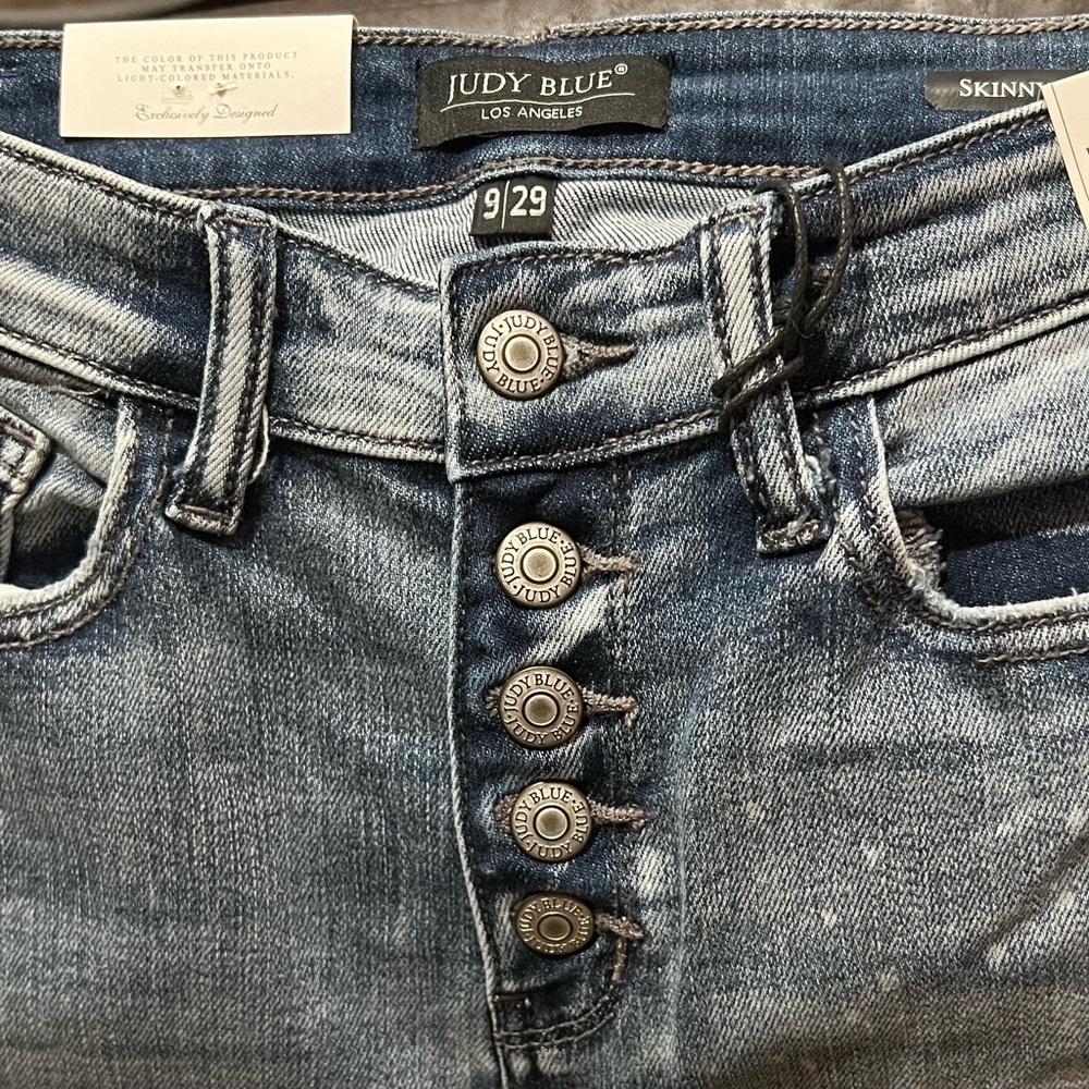 Judy Blue button fly skinny fit distressed blue jeans size 9/29 inseam 27”